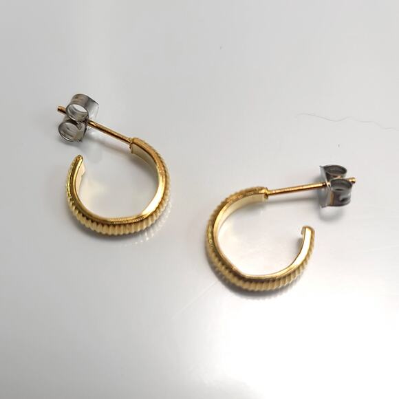 Mini Textured Gold Hoop Earrings, Dainty Everyday Hoops for Women Jewelry Gift - Picture 4 of 10